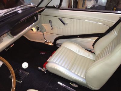 2011-12-10_-_65_Mustang_Interior_10.JPG