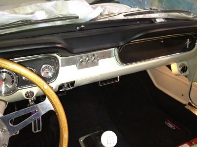 2011-12-10_-_65_Mustang_Interior_5.JPG